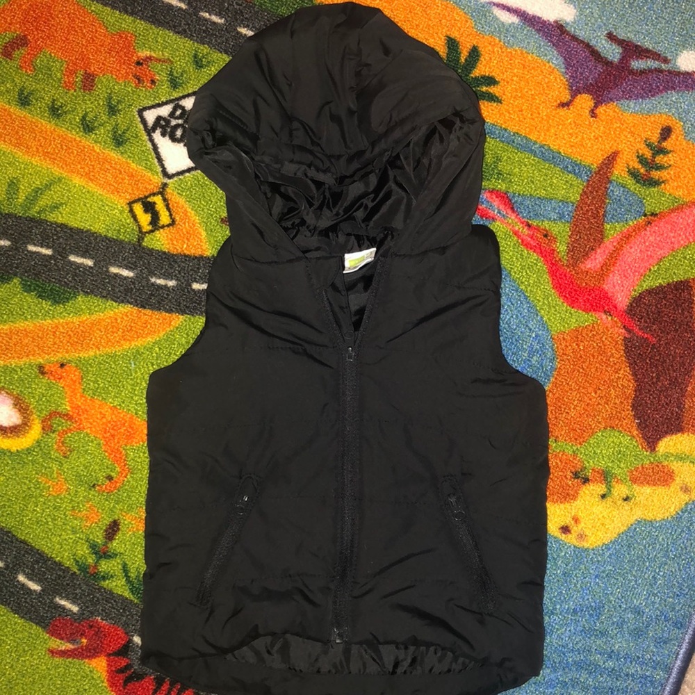 Puffy black  Crazy8 vest size 6-12mo for lil boy